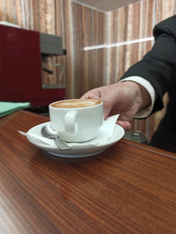 普里马维拉德雷特那酒店 扎费拉纳-埃特内阿 外观 照片