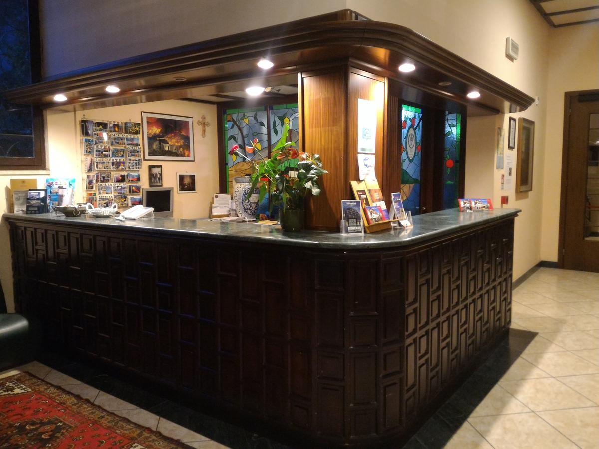 普里马维拉德雷特那酒店 扎费拉纳-埃特内阿 外观 照片
