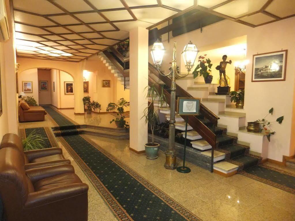 普里马维拉德雷特那酒店 扎费拉纳-埃特内阿 外观 照片