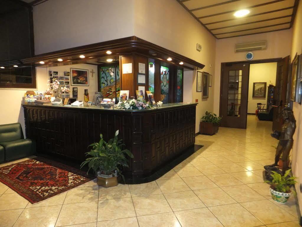 普里马维拉德雷特那酒店 扎费拉纳-埃特内阿 外观 照片